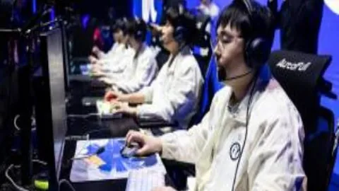 英超今季最佳阵容揭晓：哈兰德领跑，阿森纳五将强势上榜！